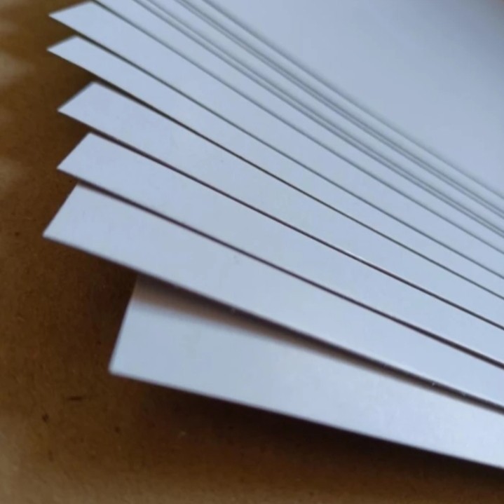 

Kertas Art Carton 190 gsm ukuran F4 / Folio 21 x 33 1pack isi 90 lembar