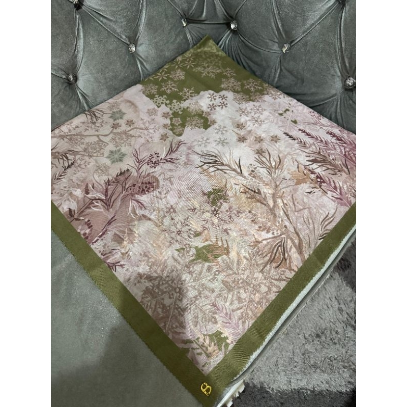 Preloved Buttonscarves Frozen Willow VVGC (No Box)