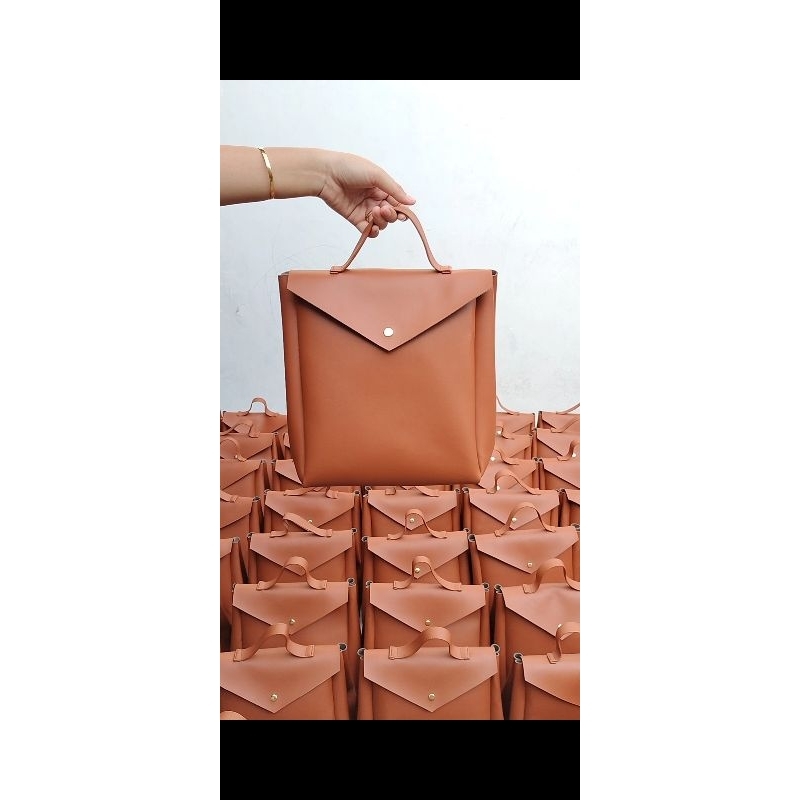 

Tas Souvenir Hampers Cecy