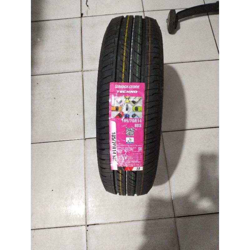 Ban Mobil 185/70 R14 BRIDGESTONE TECHNO