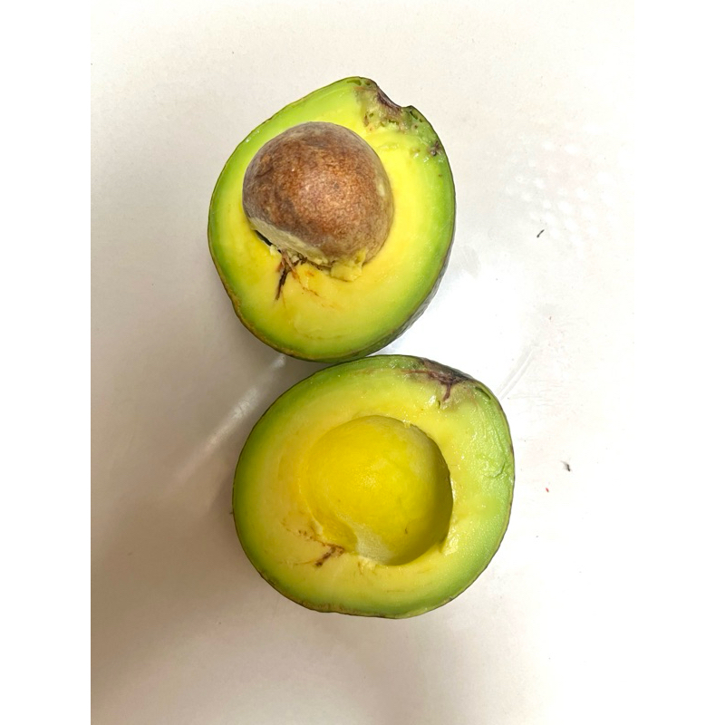 

Alpukat Mentega Lokal Fresh 1kg isi 3-4 Buah