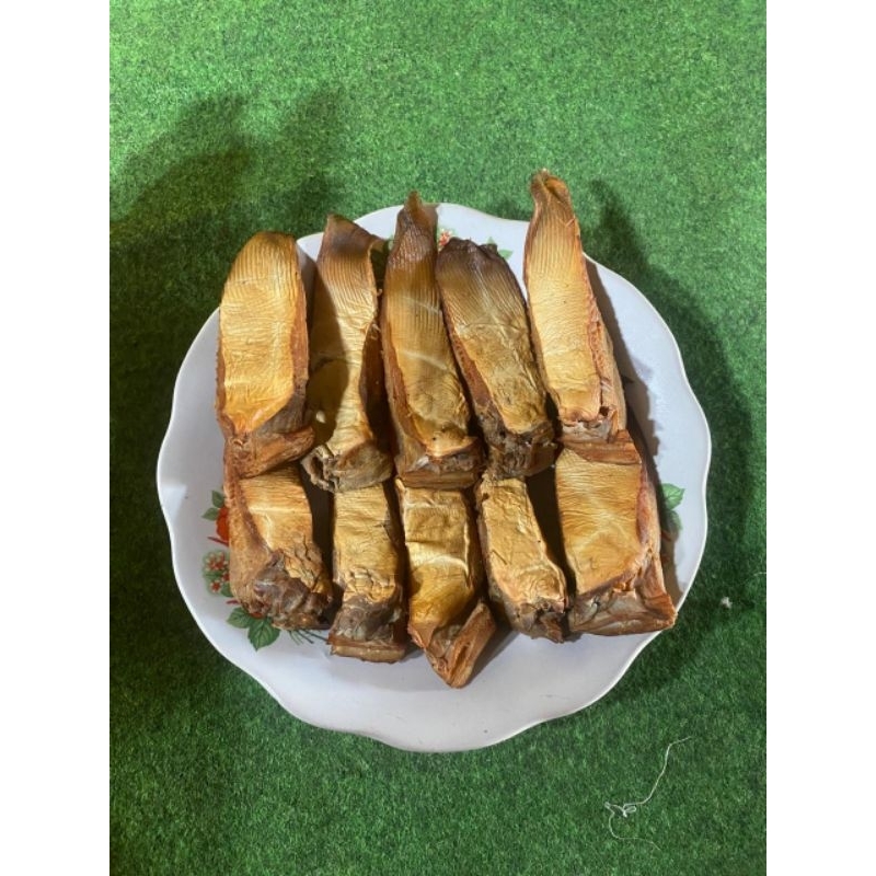

(BAGIAN PERUT/DAGING) IKAN PE / IKAN PARI PANGGANG ASAP ISI 10