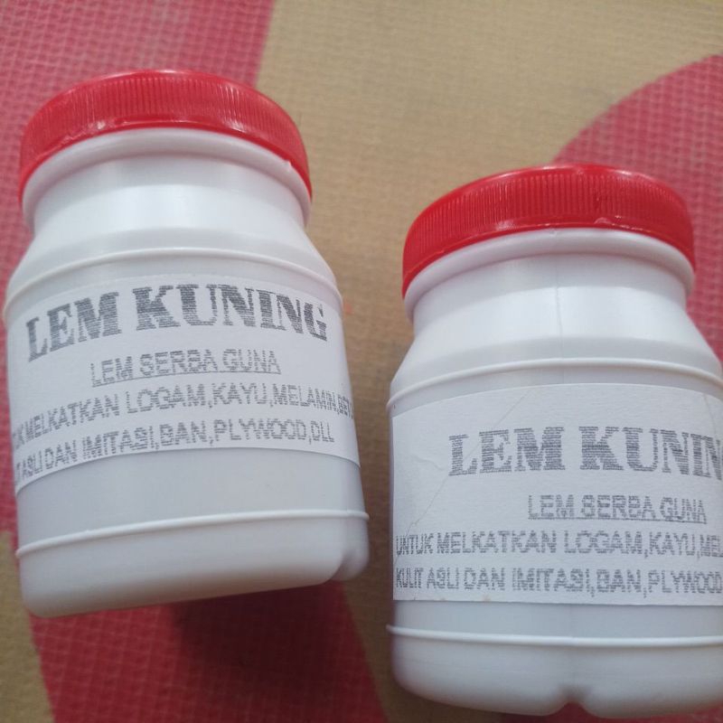 

lem aibon kuning 100gr.serba guna. untuk melekatkan sepatu, plastik,kulit,kayu,karet,logam,dll.