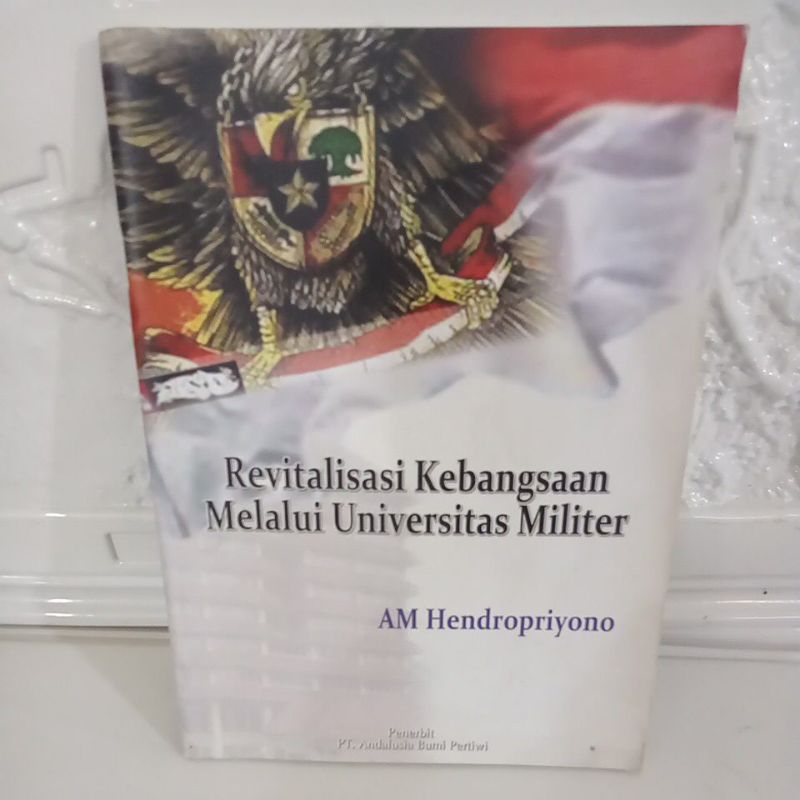 Buku Original REVITALISASI KEBANGSAAN MELALUI UNIVERSITAS MILITER - AM HENDROPRIYONO