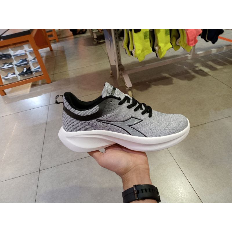 Sepatu Diadora original pria/ Diadora Nikolina men's running shoes -Grey (100% original)