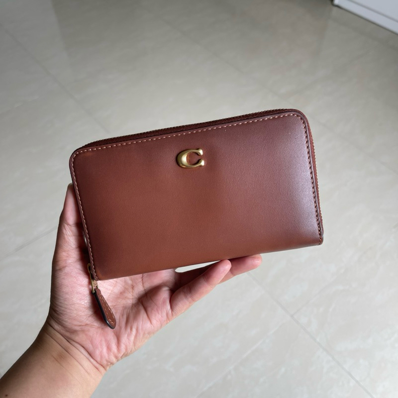 coach medium wallet