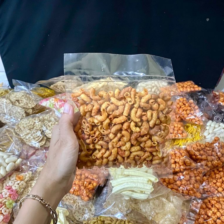 

Snack Cemilan Seblak Kering Makaroni Pipa Pedas Serba 4000