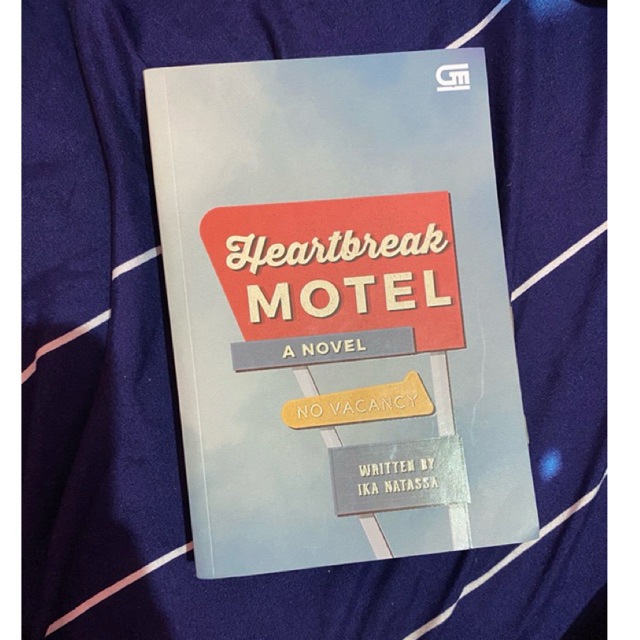 

(preloved)Heartbreak Motel: A Novel - Ika Natassa