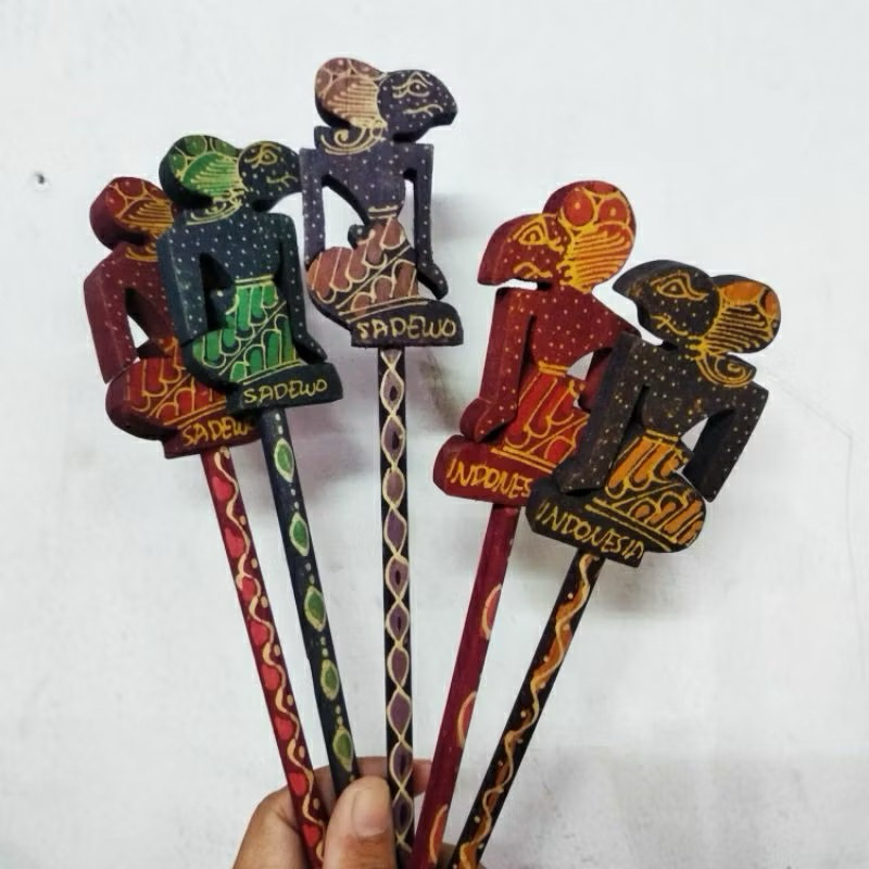 

Pensil Wayang Kayu Lukis