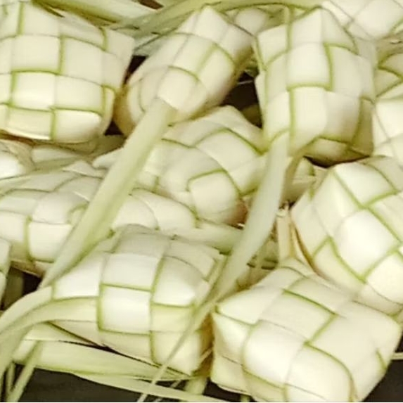 

Cangkang Ketupat Kosong (isi 10 biji)