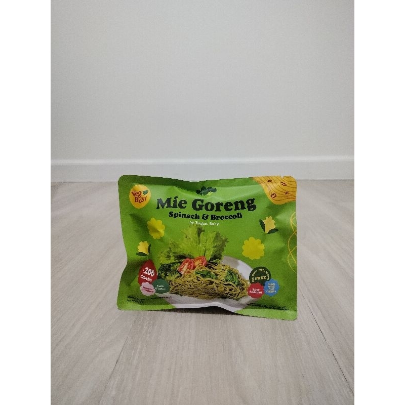 

vegan Baby mie goreng spinach and broccoli