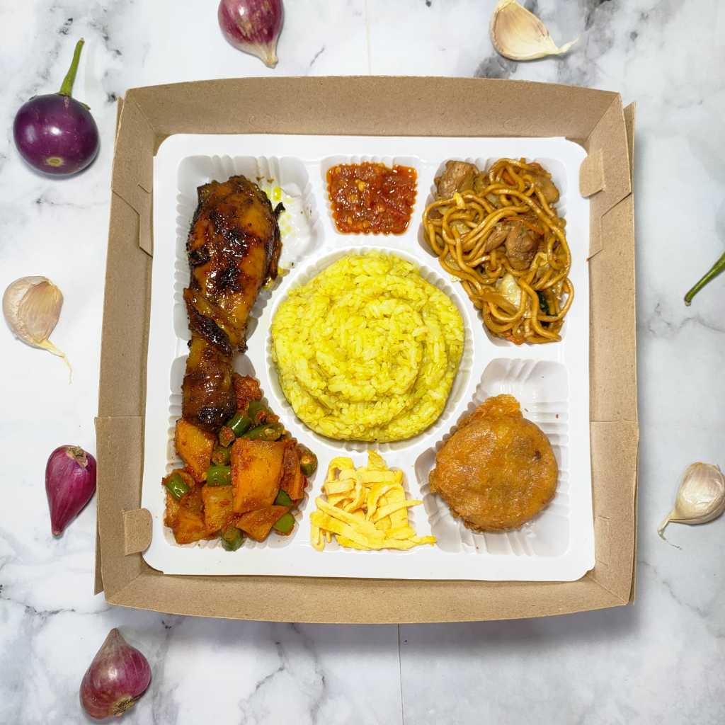 

Nasi Box/ Nasi Kotak Nasi Kuning Siap Saji Halal