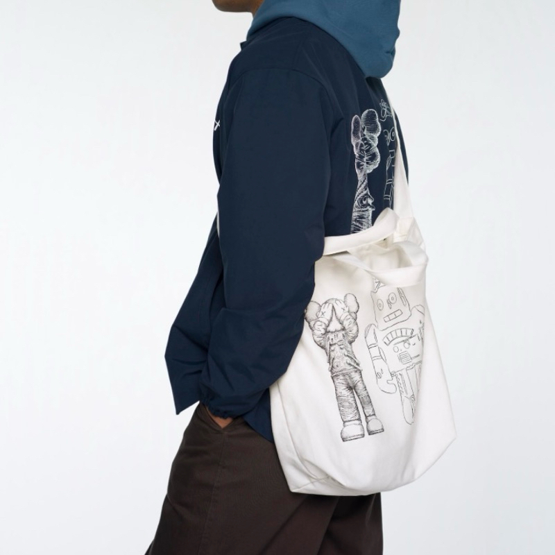 tote bag / tas slempang uniqlo x kaws 2024 original