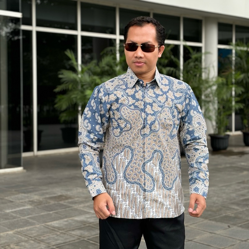 Kemeja batik pria bahan katun ABU CREAM lengan panjang