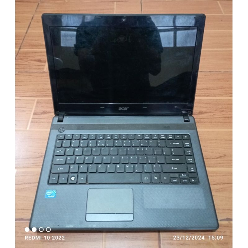 Laptop Acer Aspire 4349 series Intel Celeron DDR3 kondisi MATOT & tidak ada Charger