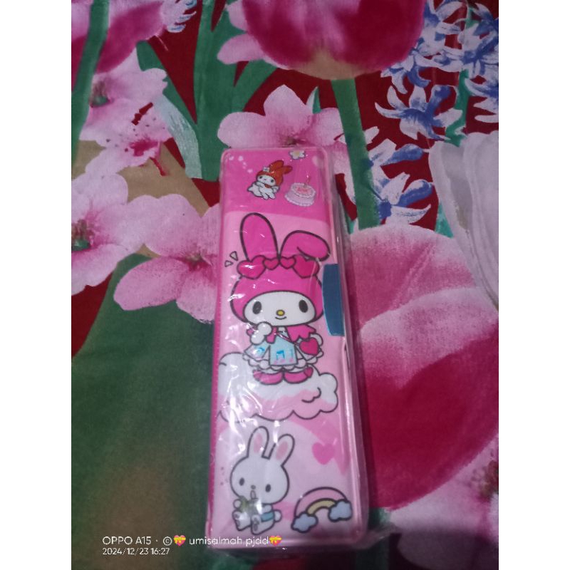 

kotak pensil karakter