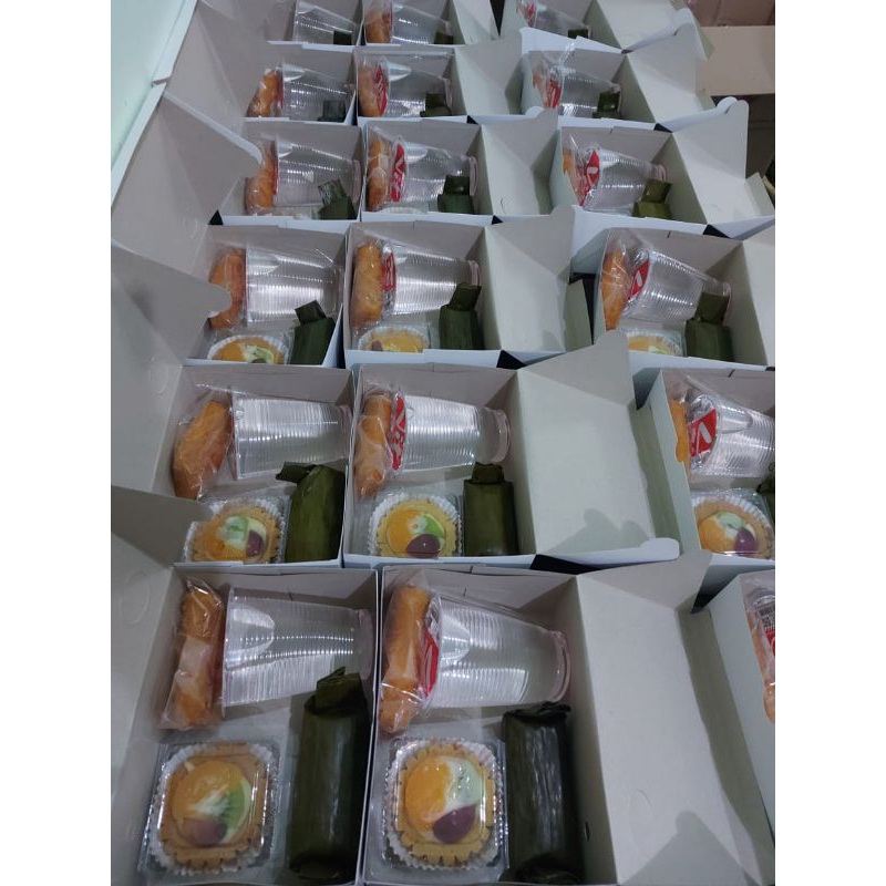 

PAKET SNACK BOX ISI 4 / JAJANAN PASAR/ KUE BASAH