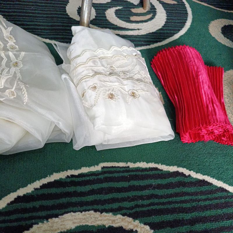 kain potongan lembaran  preloved