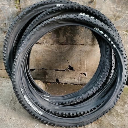 Ban Luar Sepeda Maxxis Forekaster Ukuran 27,5 x 2.35