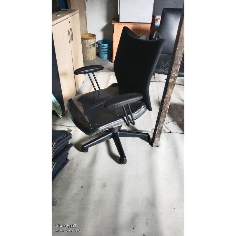 kursi kantor minimalis