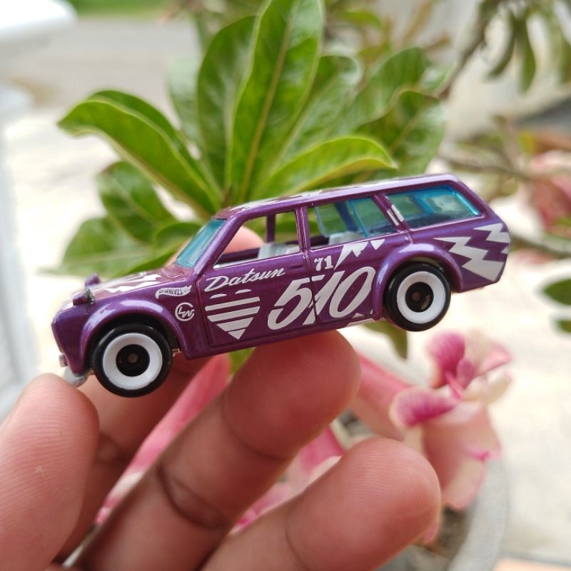 Hot Wheels DATSUN BLUEBIRD WAGON 510 ungu (Loose)