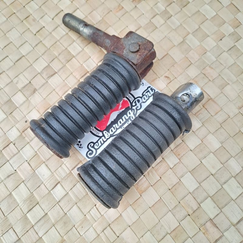 STEP PIJAKAN KAKI BELAKANG SUZUKI TS100 GT125 GT185 ORIGINAL NOS JAPAN