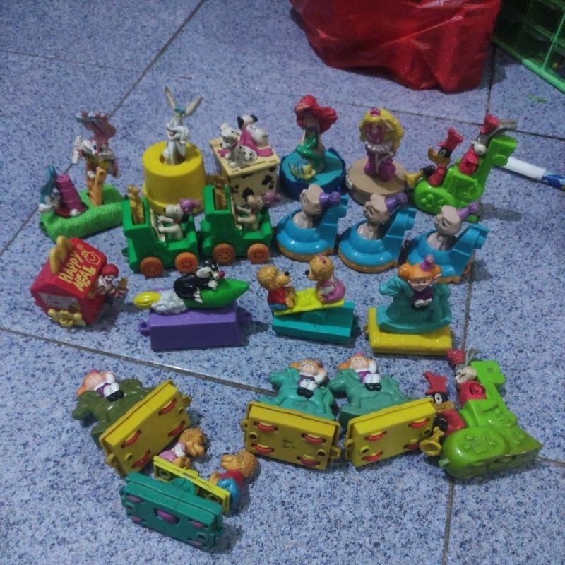 08-10-2025 Hapyy Meal happy Birthday Train 1994 McD Snoopy Dalmatians Ariel Alien Ronald Bugs Bunny