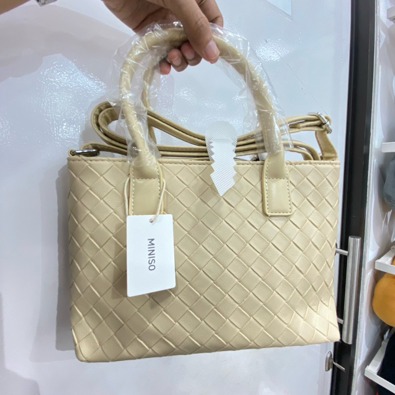 Miniso Handlheld Shoulder Bag / tas motif anyaman dengan tali