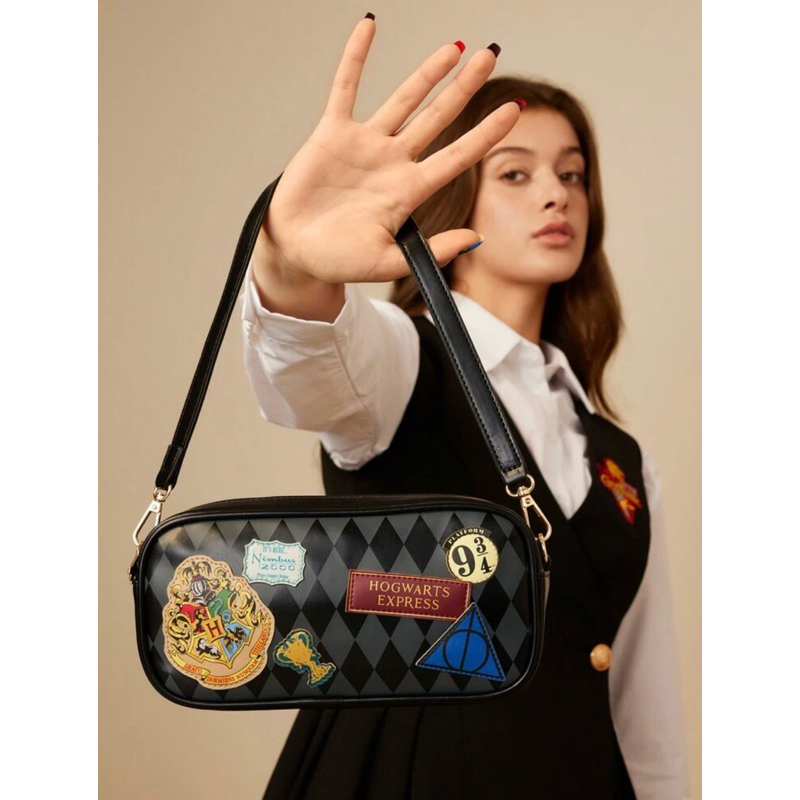 HARRY POTTER X SHEIN Badge And Rhombus Pattern Black Shoulder bag