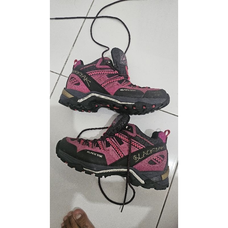 sepatu outdoor gunung black yak