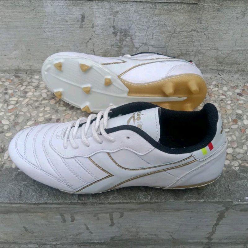 SEPATU BOLA DIADORA KULIT SAPI ASLI OUTSOL SUDAH DIJAHIT KELILING KUALITAS TERBAIK TERLARIS TERMURAH