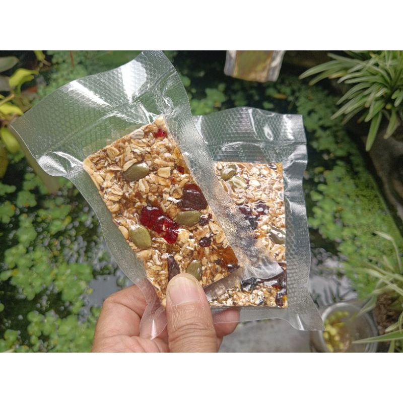 

granoya minomi granula snack sehat diet kacang almond dan kacang lain biji2 an biji bunga matahari chia seed delima habatussauda kirma madu tanpa telur tanpa tepung tanpa gula cocok untuk diet vegetarian langsing tinggi serat energy bar