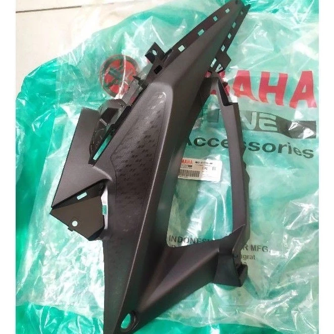 BK6-F117W-00 Cover Fairing Sayap Dalam Kanan Yamaha R15 V3 VVA BK6-F117W-00