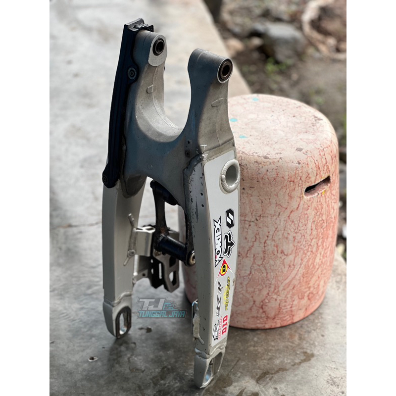 Arm Yz 125/250 ori cabutan motor Yz
