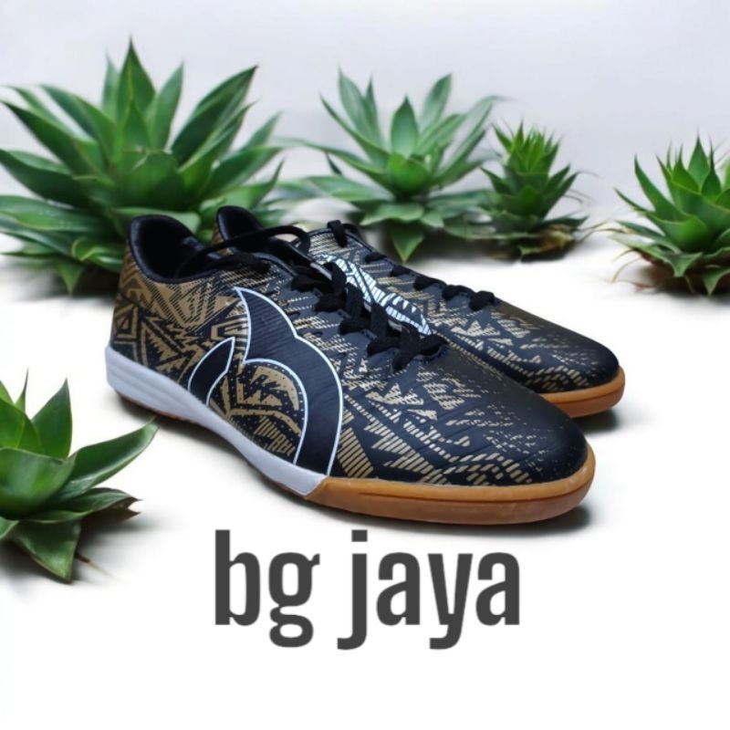 Sepatu futsal Ortuseight batik ori