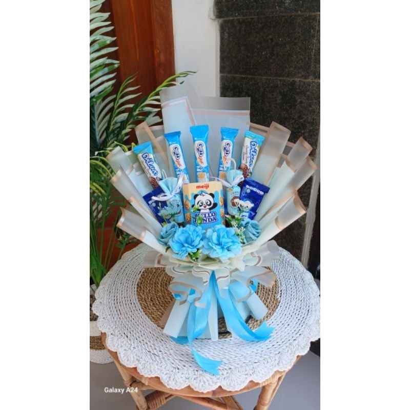 

READY STOK BUKET SNACK / BUKET BUNGA [ INCLUDE: Greating card+ packing ]