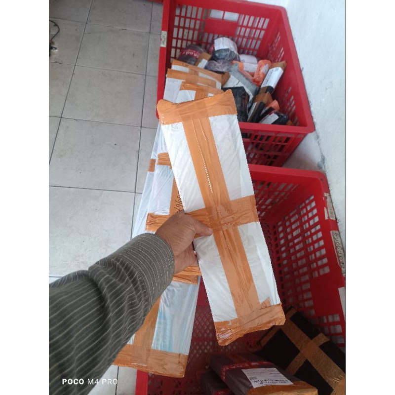 

PACKING KARTON PLASTIK KARDUS 0440CM