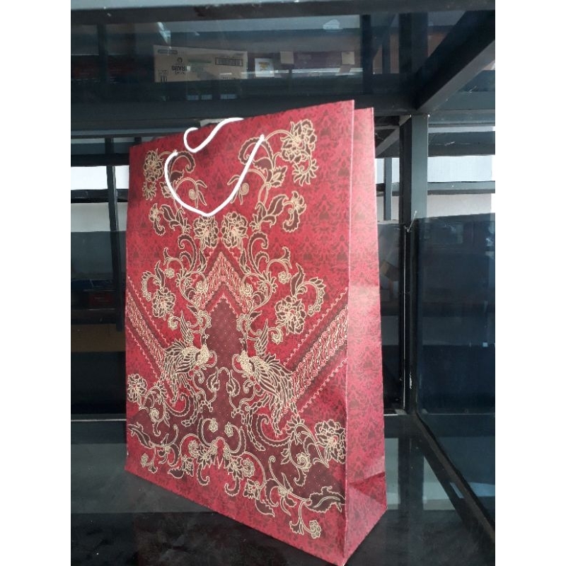 

12 Pcs Paper Bag Batik Merah 30x10x40