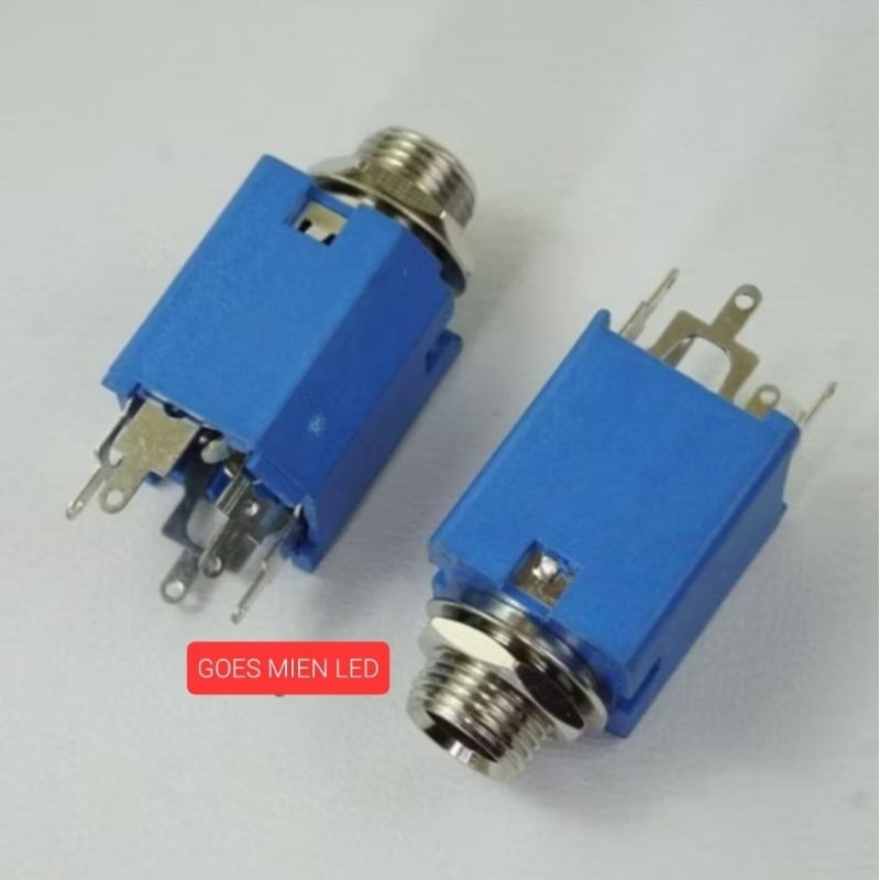 soket akai / mic stereo kotak biru