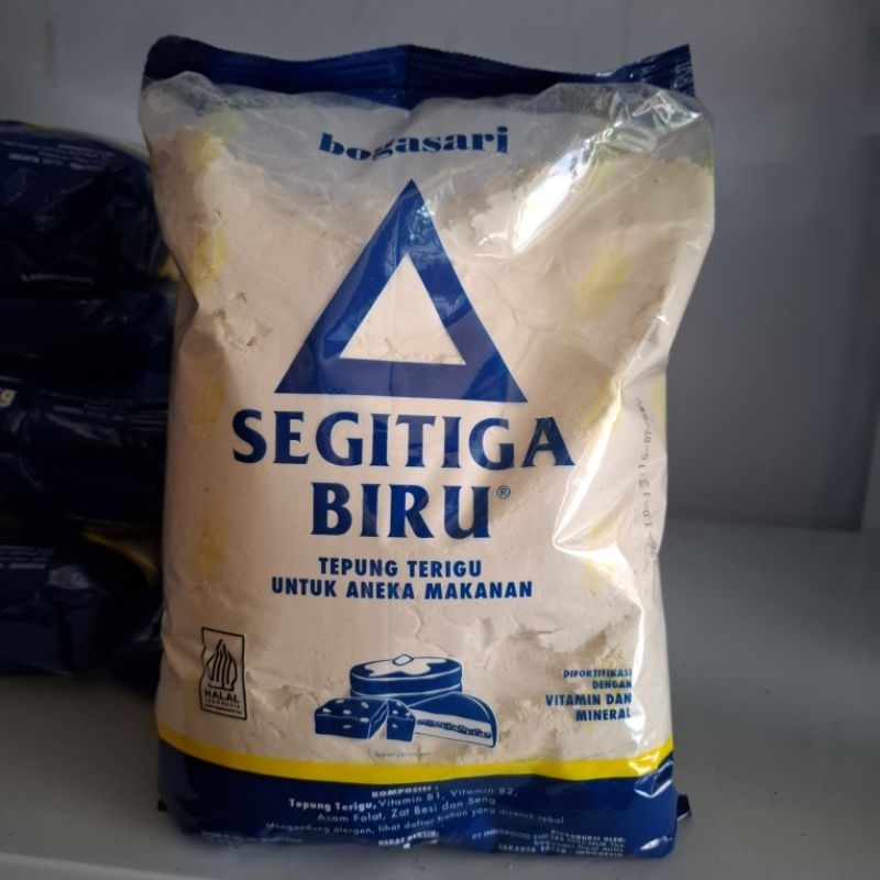 

ready tepung segitiga biru 1 kg