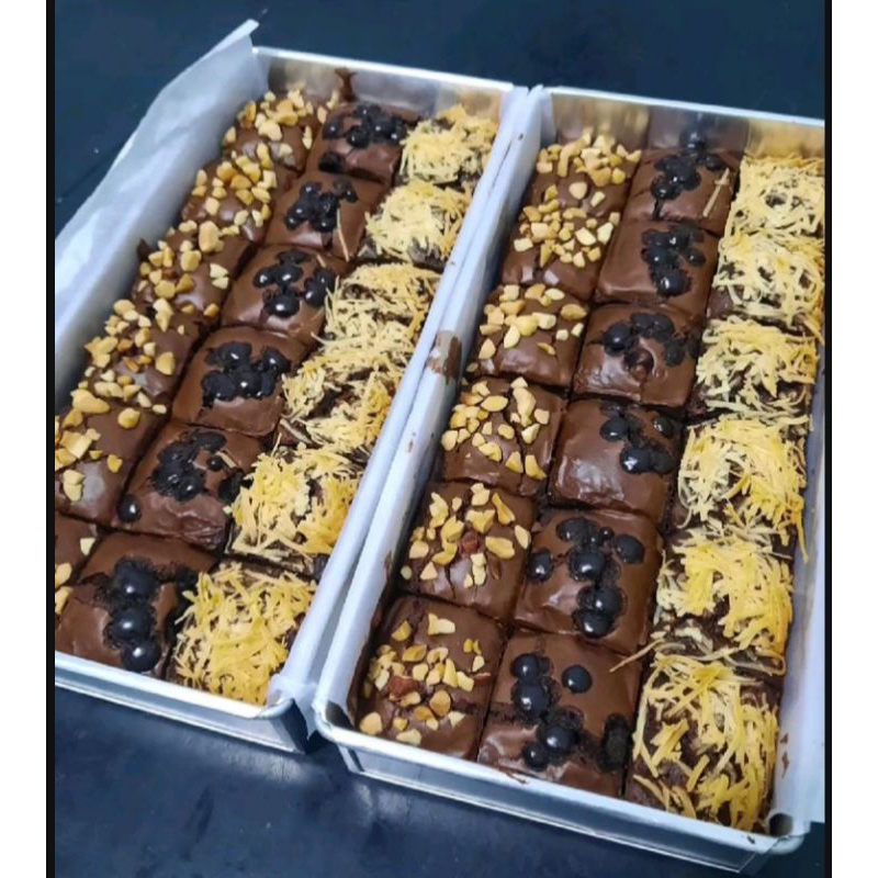 

CHARIES BAKERY FUDJI BROWNIES || BROWNIES SHINI CRUST
