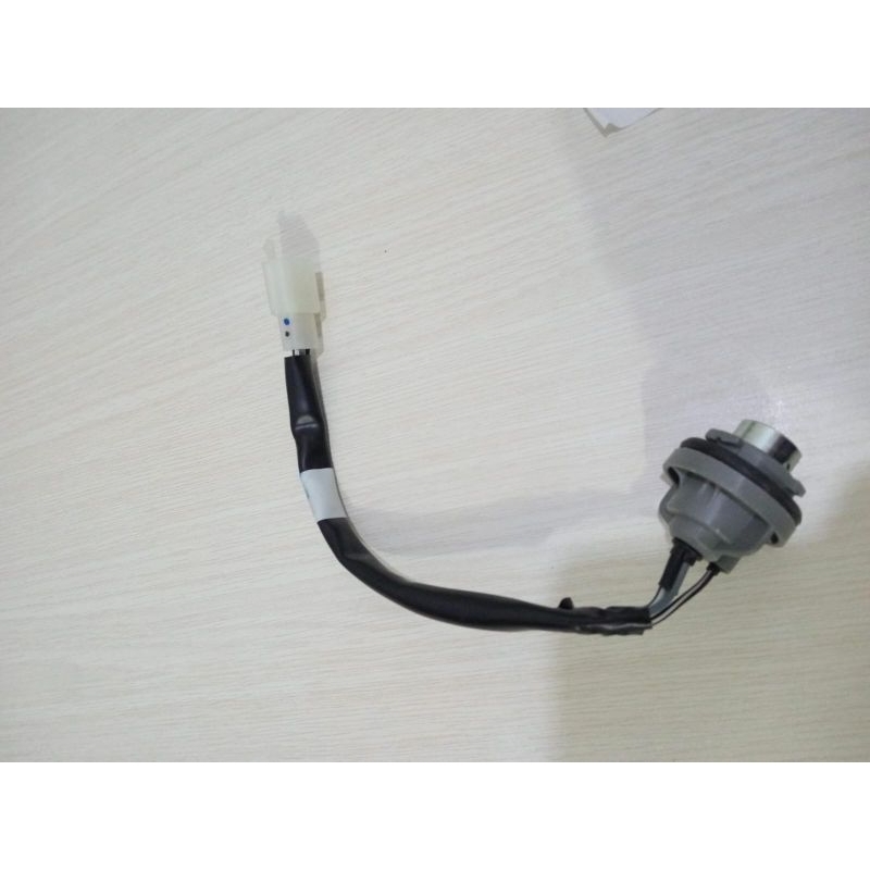 kabel lampu belakang gsx fitting socket stoplamp gsx originalSOKET LAMPU REM FITTING STOPLAMP SUZUKI