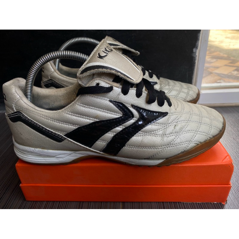 sepatu futsal / mini soccer second bekas
