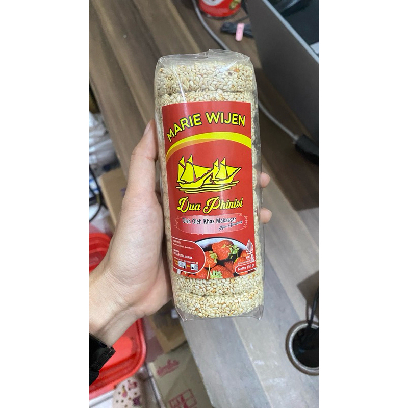 

Marie Wijen Strawberry Dua Phinisi Khas Makassar