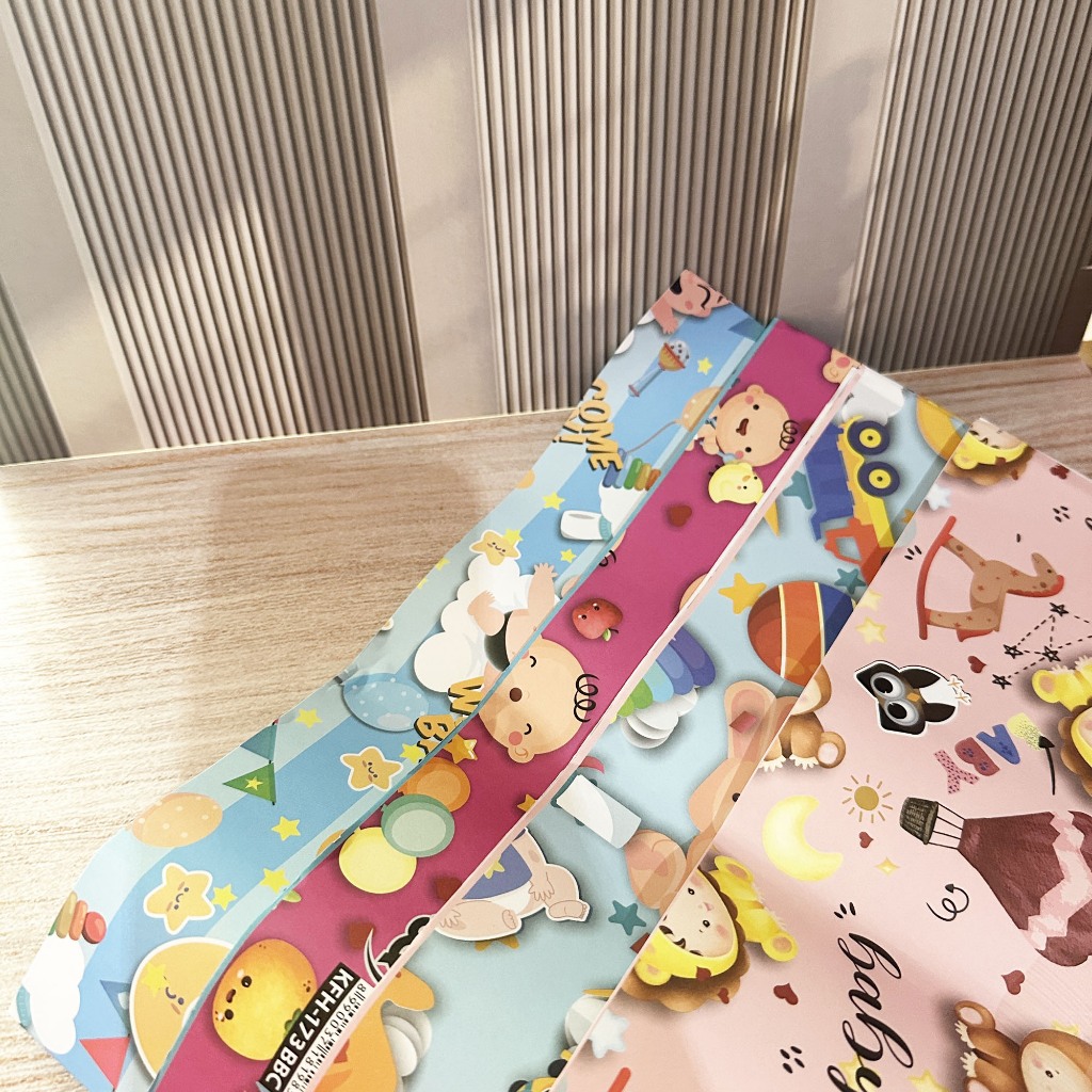 

Kertas Kado - Pembungkus Kado