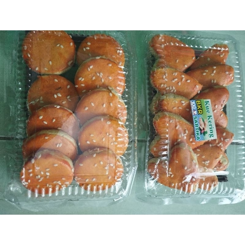 

Kue Pia Kacang 1 mika isi 10 pcs