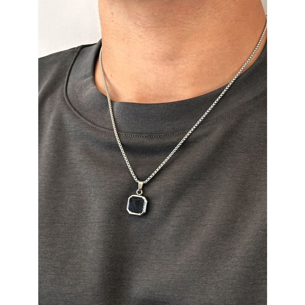 Kalung Rantai Titanium Silver Liontin Persegi Permata hitam Rantai Casandra / Kalung Pria Mata Hitam