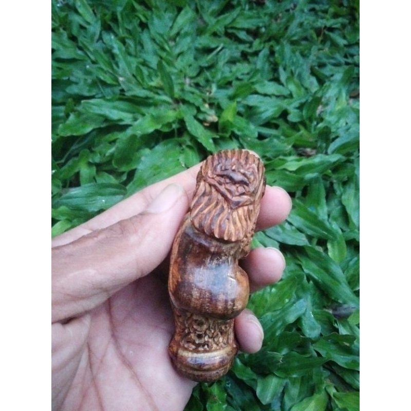 deder hulu keris bahan galih wangi gaharu ukir