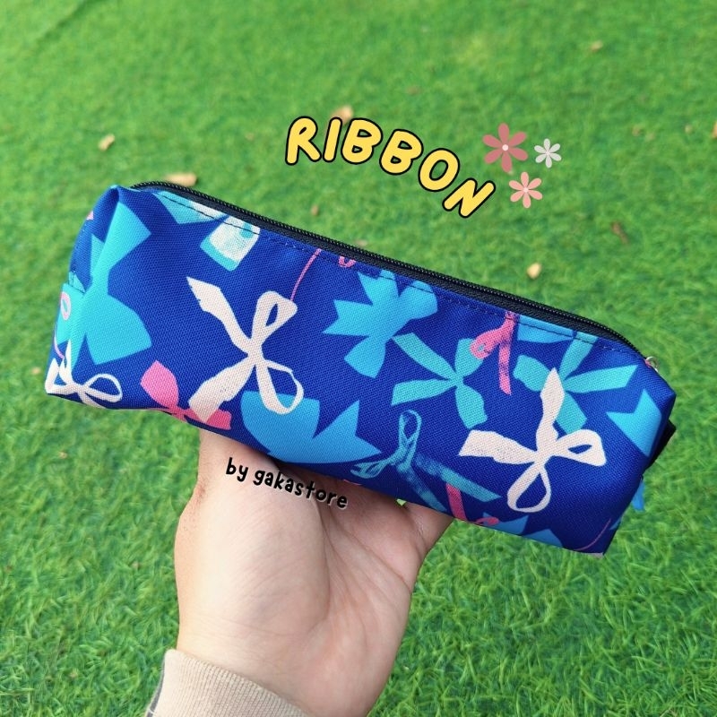 

Kotak pencil motif pita FREE gantungan - pencil case canvas gakastore