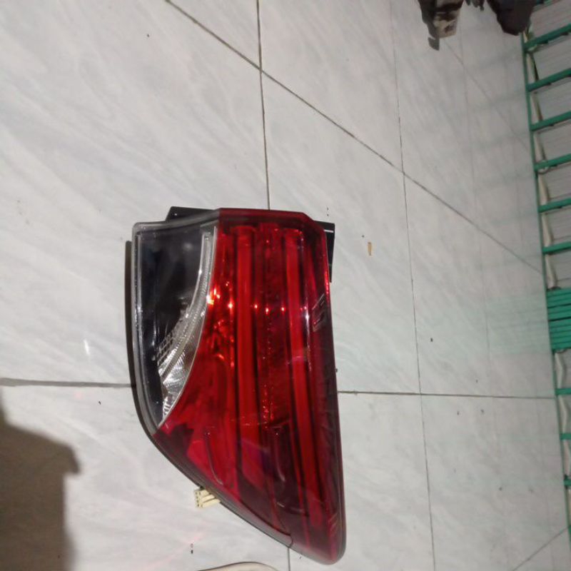 stoplamp lampu belakang toyota fortuner vrz 2016-2020 kiri